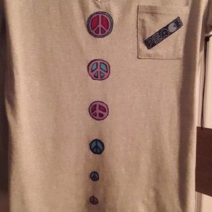 Ladies XL V-Neck pocket t-shirt with peace symbol